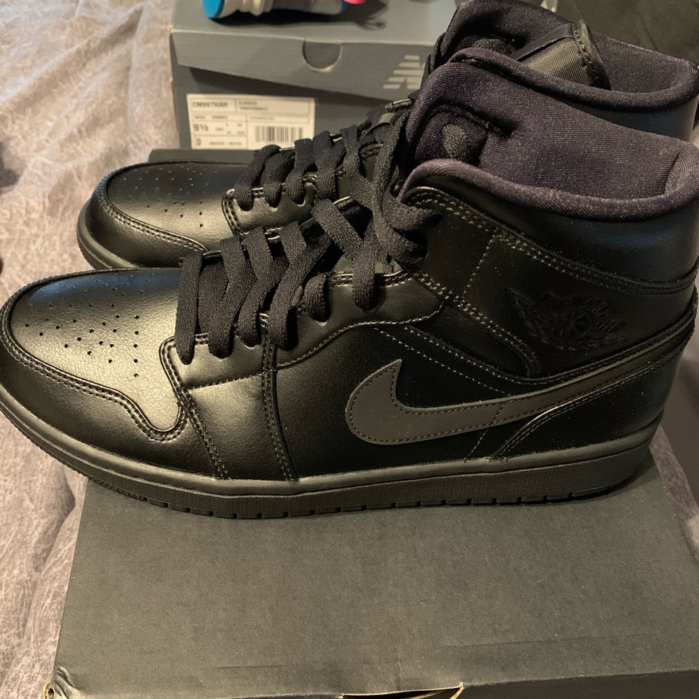 Jordan 1s triple black
